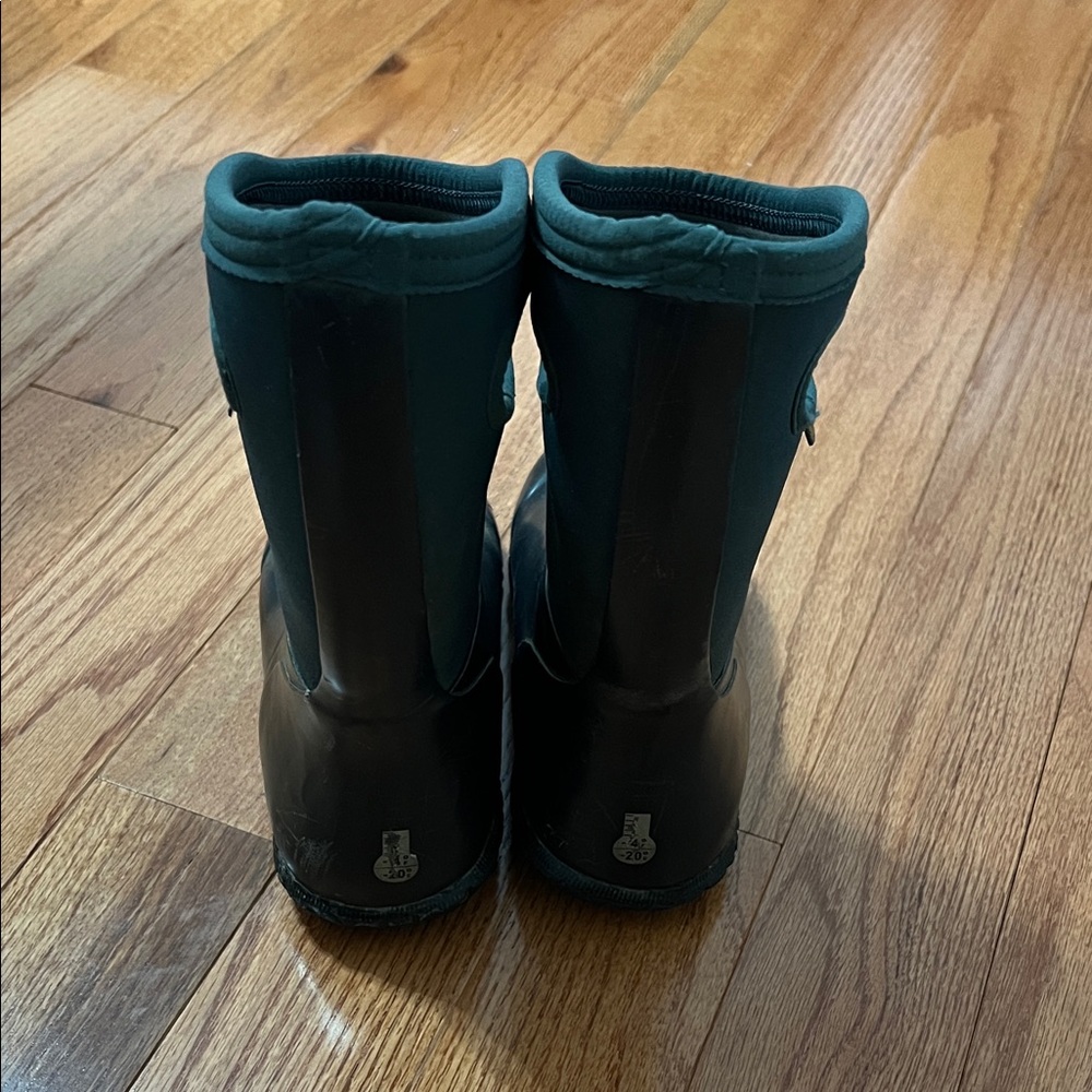 Kids Waterproof winter Black Boots - Picture 2 of 6